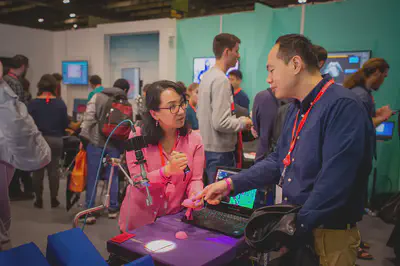 Yijing presenting her work at New Scientist Live.